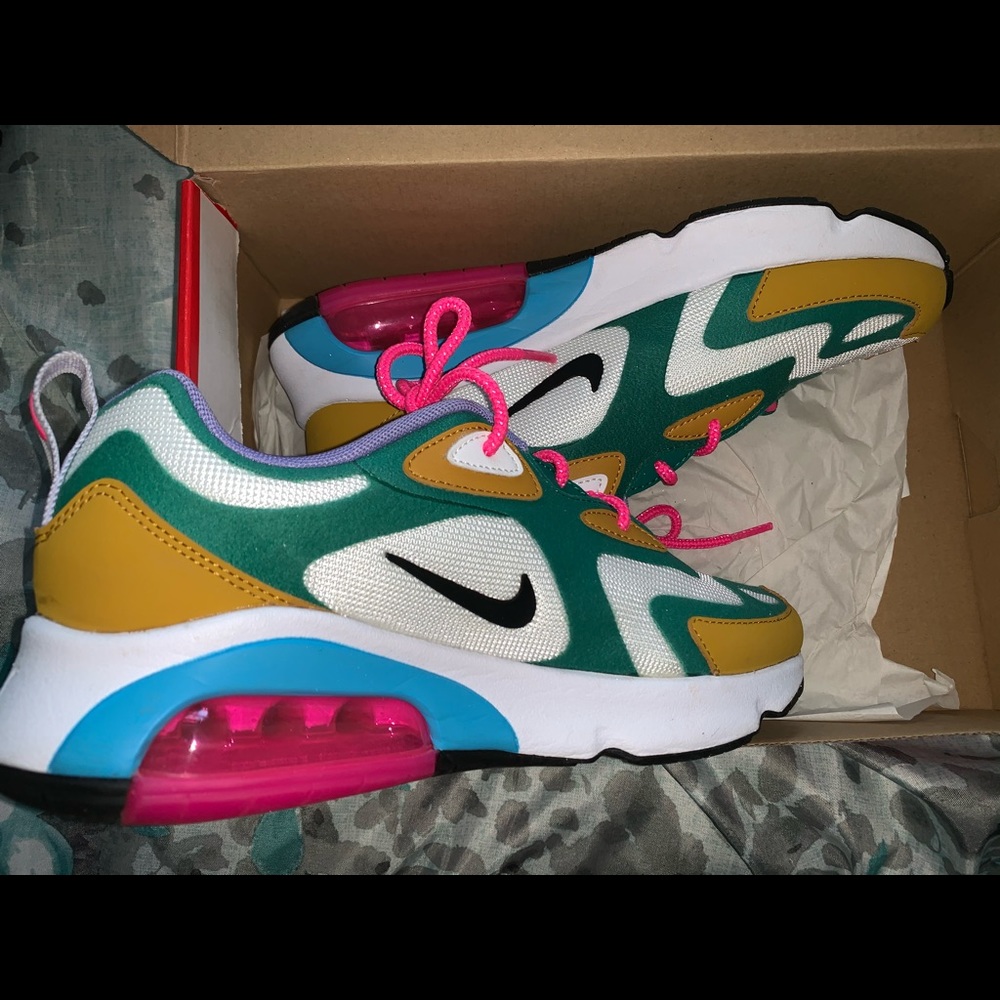 Women Air Max 200